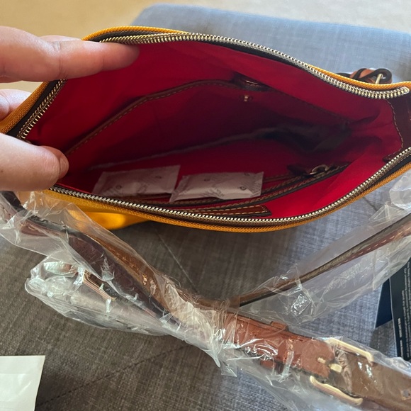 Dooney and Bourke Crossbody bag - Picture 5 of 6